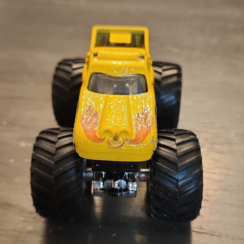 Hotwheels Mattel monster truck El Toro Loco note missing horns 4x4